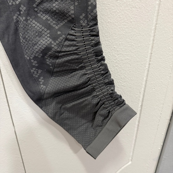 Lululemon Grey In The Flow Crop II - Picture 7 of 12